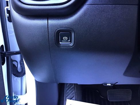 Used 2025 Chevrolet Silverado 2500 Custom w/ Custom Value Package image 38