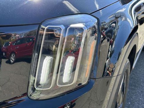 Used 2023 Kia Telluride EX w/ EX Captain's Chair Package image 9
