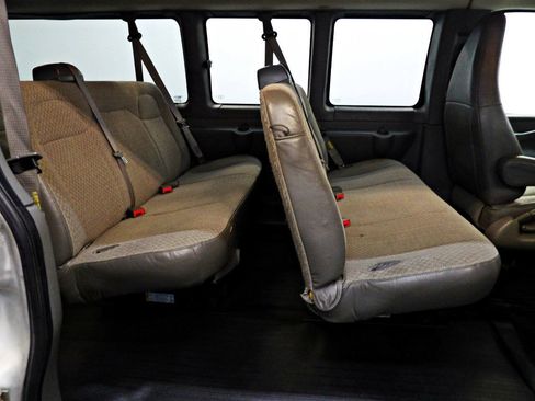 Used 2019 Chevrolet Express 3500 LT w/ LT Preferred Equipment Group RWD image 9