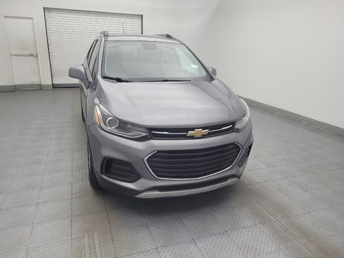 Used 2020 Chevrolet Trax LT w/ LT Convenience Package image 14