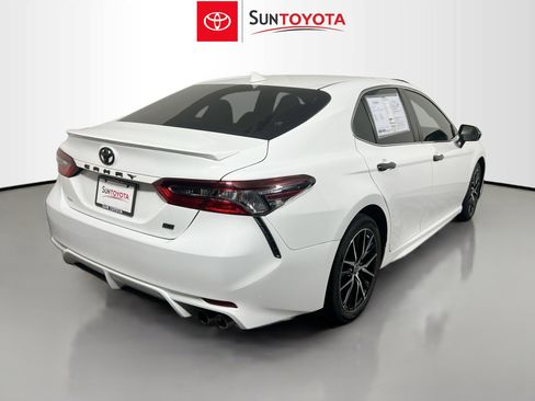 Used 2023 Toyota Camry SE FWD image 4