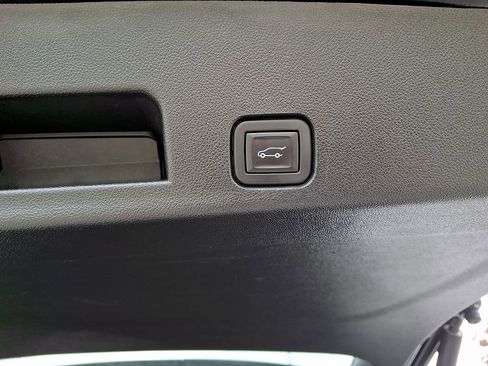 Used 2024 Chevrolet Traverse LT FWD image 28