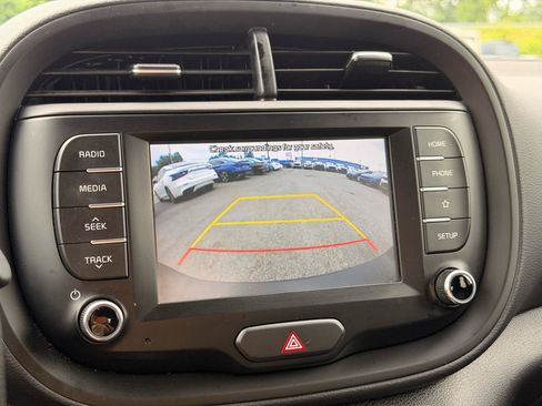 Used 2020 Kia Soul LX FWD image 17