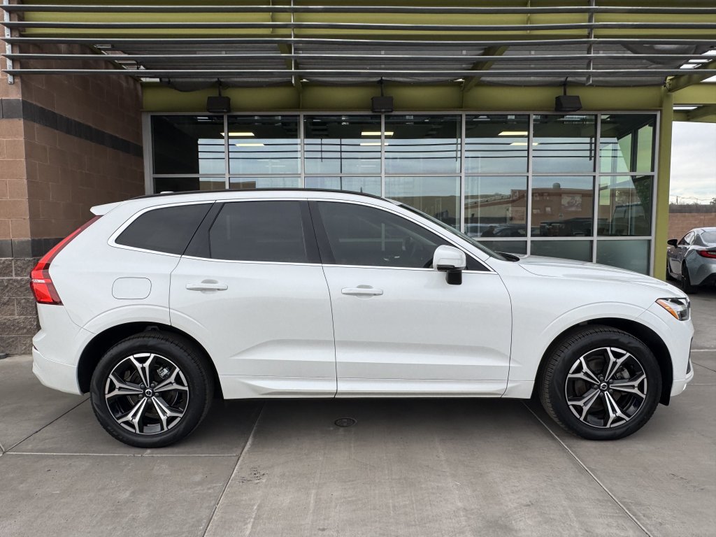 Used 2022 Volvo XC60 B5 Momentum w/ Climate Package AWD/4WD image 9