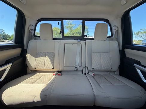 Used 2018 Nissan Titan SV w/ SV Convenience Package RWD image 22