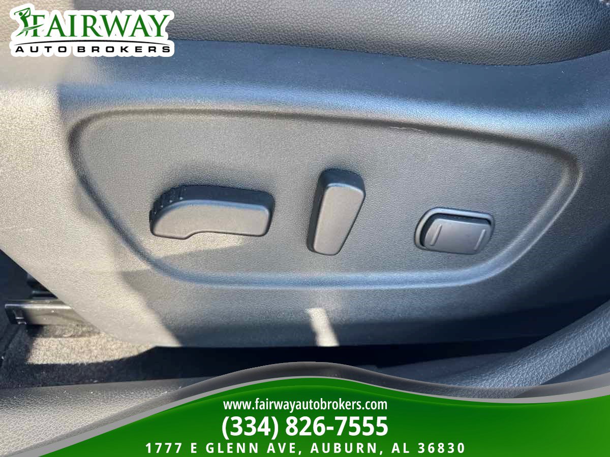 Used 2018 Nissan Rogue SL w/ Premium Package FWD image 16