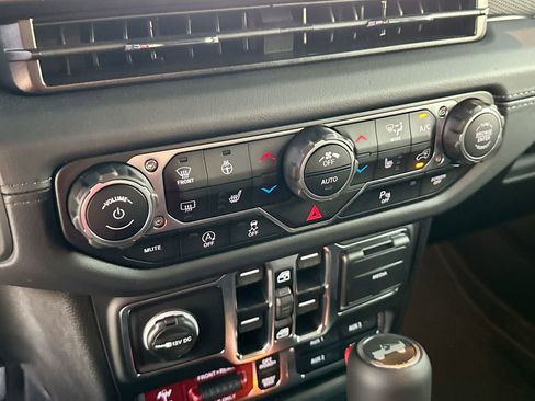 New 2025 Jeep Wrangler Unlimited Rubicon image 19