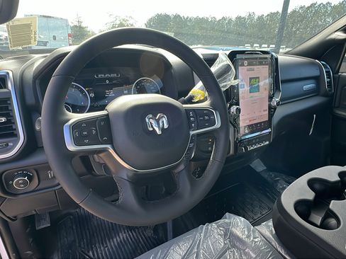 New 2025 RAM 5500 4x4 Regular Cab image 19