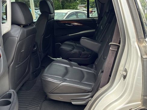 Used 2015 Cadillac Escalade Luxury AWD/4WD image 13