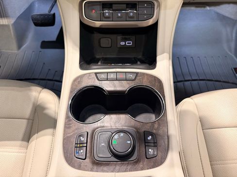 Used 2022 GMC Acadia Denali w/ Denali Ultimate Package image 28