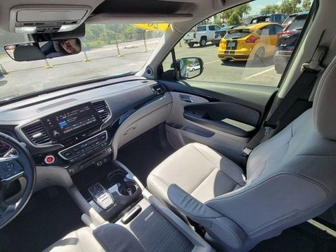 Used 2019 Honda Pilot Touring image 3