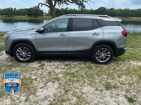 Certified 2023 GMC Terrain SLT w/ Tech Package FWD image 4