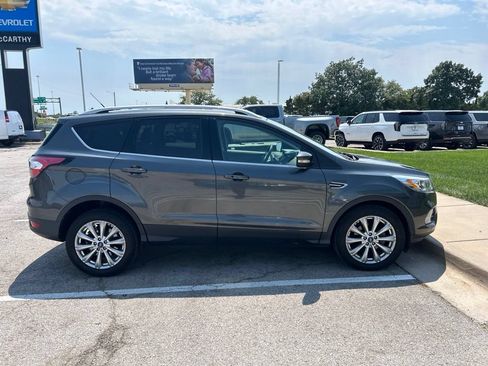 Used 2017 Ford Escape Titanium FWD image 4