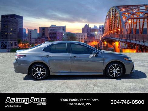 Used 2023 Toyota Camry SE FWD image 2