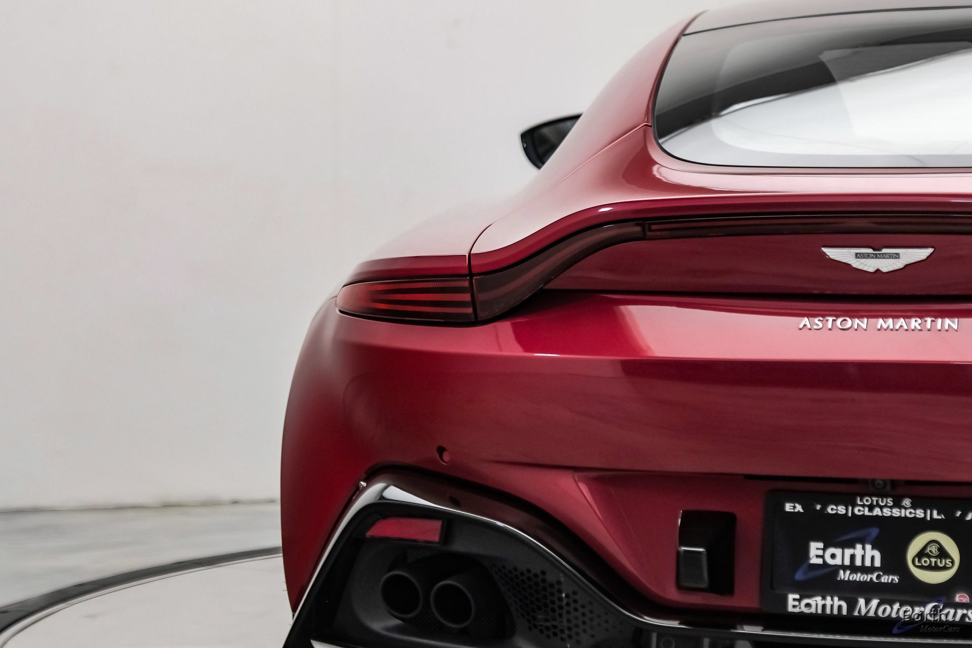 Used 2019 Aston Martin V8 Vantage Coupe RWD image 17
