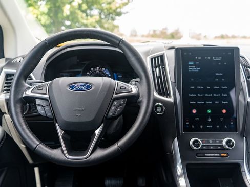 Used 2024 Ford Edge Titanium image 16