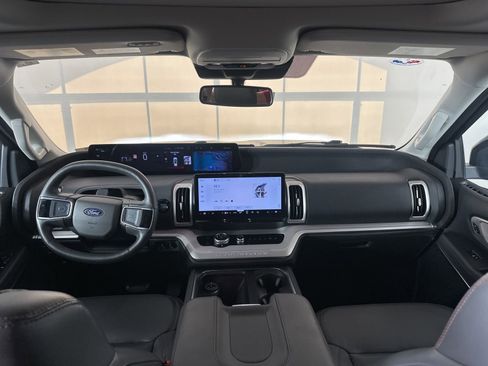 Used 2025 Ford Expedition Active AWD/4WD image 9