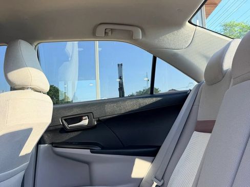 Used 2012 Toyota Camry LE FWD image 12