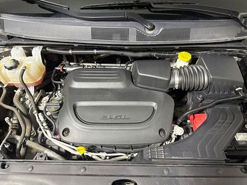 Used 2023 Chrysler Pacifica Touring-L FWD image 34
