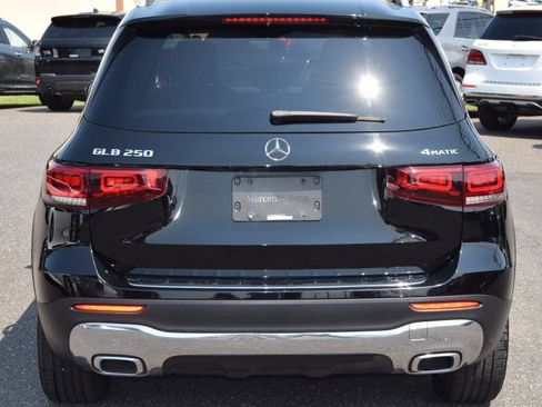 Used 2021 Mercedes-Benz GLB 250 4MATIC w/ Premium Package image 8