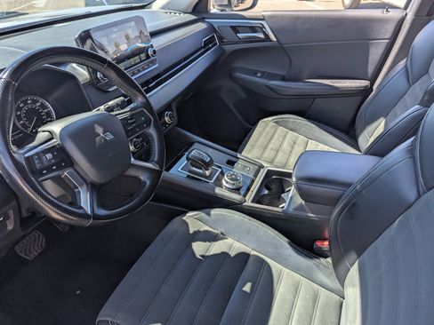 Used 2024 Mitsubishi Outlander SE image 10