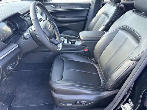 New 2025 Jeep Grand Cherokee Limited image 10