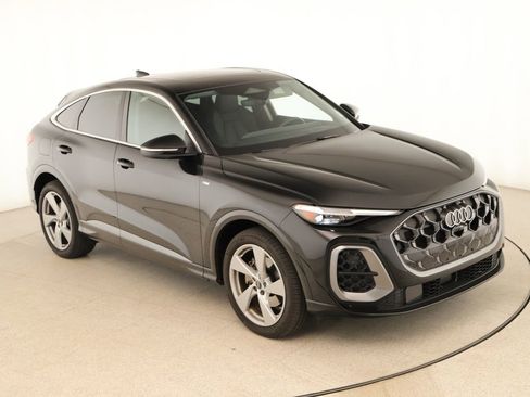 Certified 2025 Audi Q5 Prestige w/ 20" Wheel Package AWD/4WD image 43