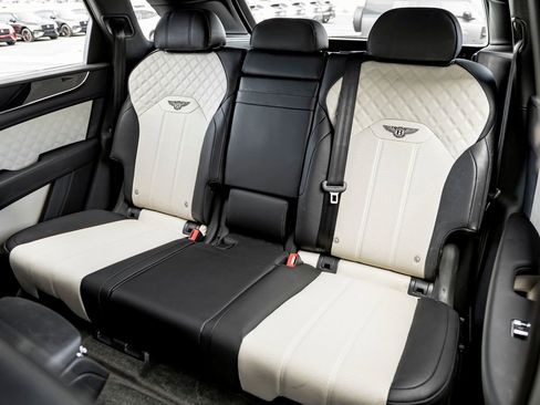 Used 2022 Bentley Bentayga AWD/4WD image 25