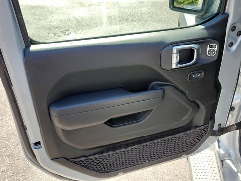 Used 2024 Jeep Wrangler Sport S image 17