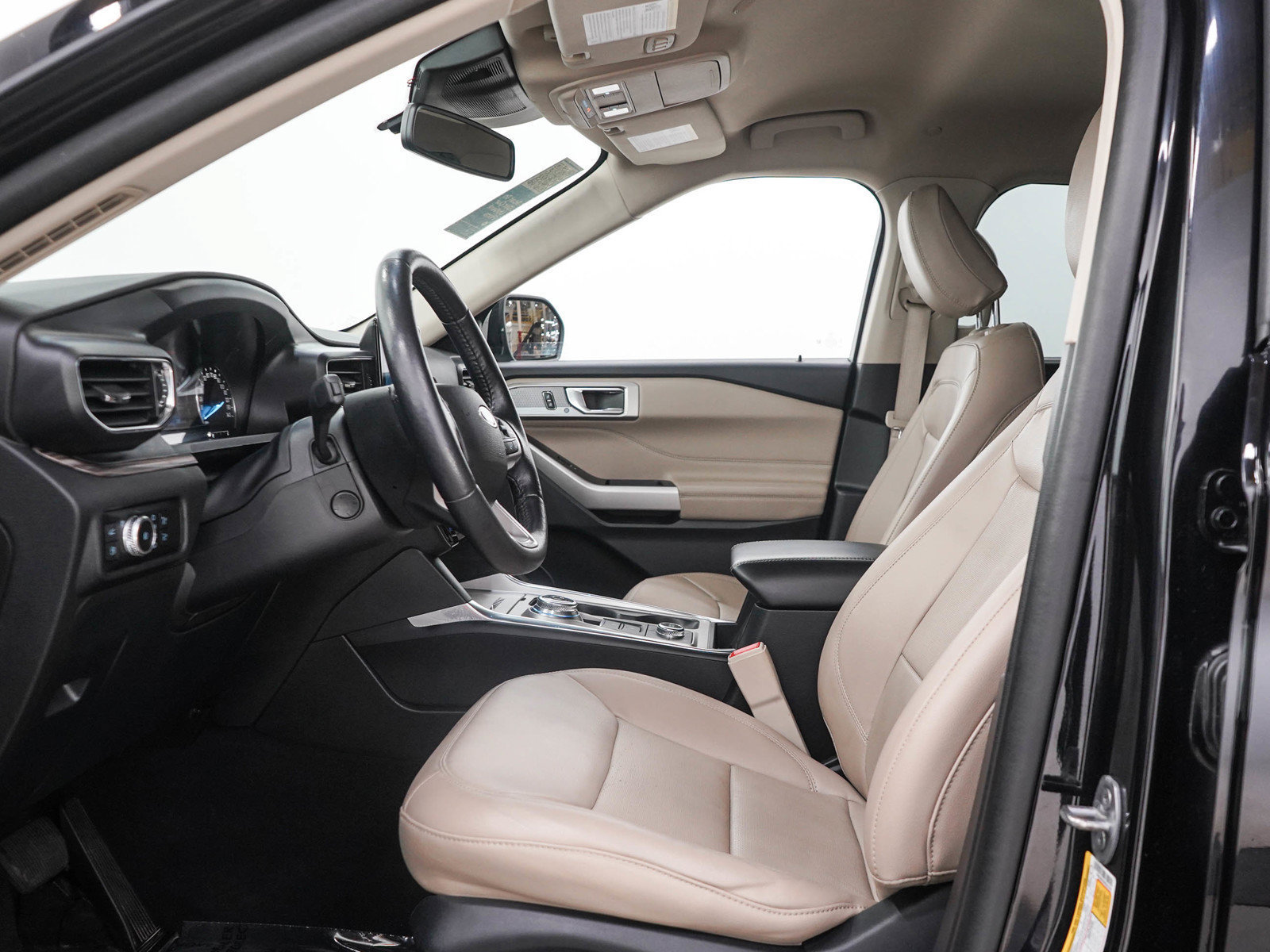 Used 2023 Ford Explorer Limited AWD/4WD image 25