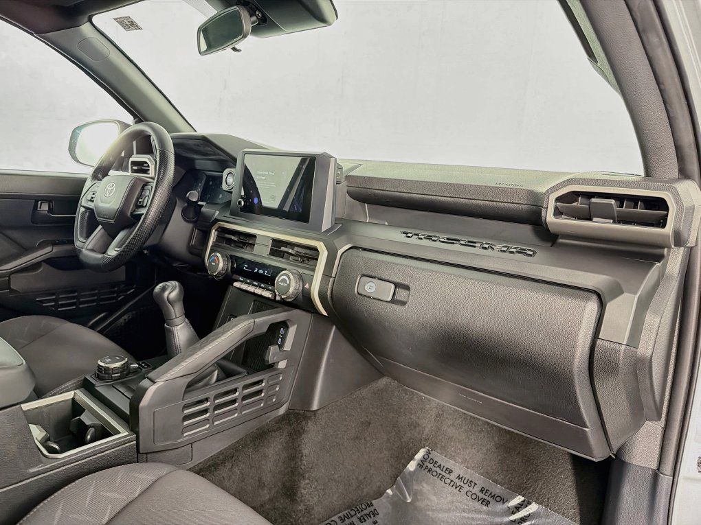 Used 2024 Toyota Tacoma SR AWD/4WD image 31