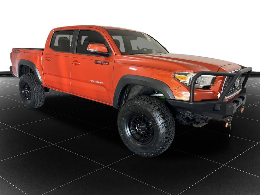 Used 2018 Toyota Tacoma TRD Off-Road AWD/4WD image 7