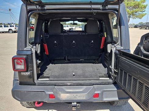 Used 2018 Jeep Wrangler Unlimited Rubicon AWD/4WD image 16