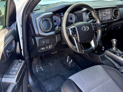 Used 2022 Toyota Tacoma TRD Off-Road w/ Technology Package RWD image 11