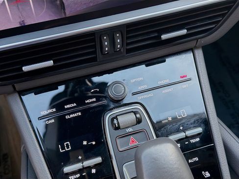 Used 2023 Porsche Cayenne Platinum Edition image 15