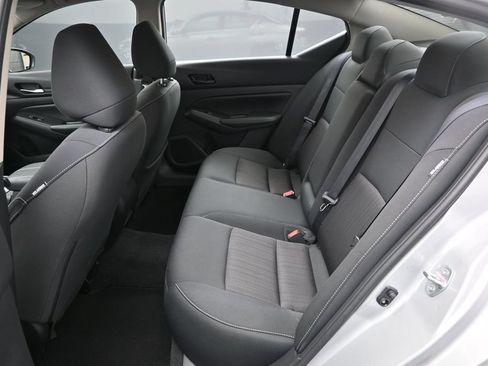 Used 2025 Nissan Altima 2.5 SV FWD image 15