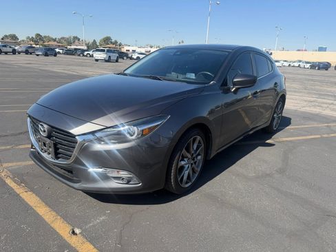 Used 2018 MAZDA MAZDA3 Grand Touring FWD image 2