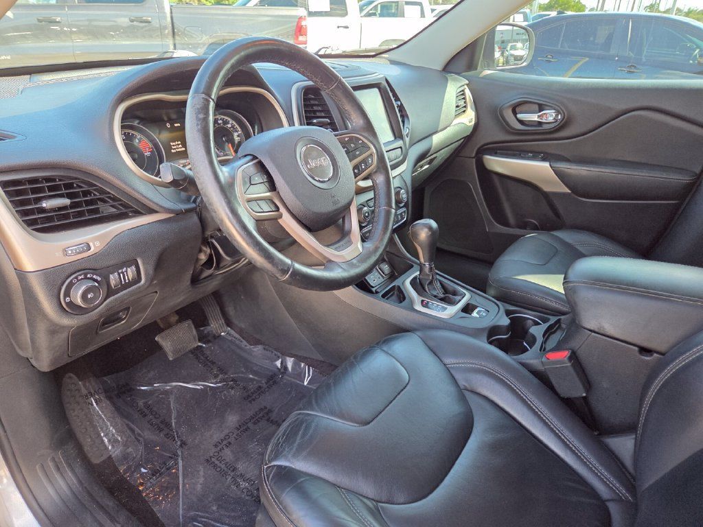 Used 2017 Jeep Cherokee Limited w/ Technology Group FWD image 29