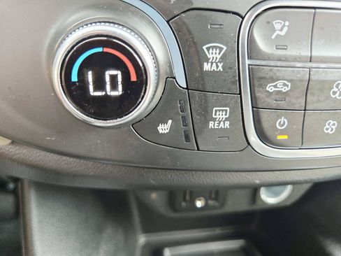 Used 2022 Chevrolet Traverse LT w/ LPO, Floor Liner Package FWD image 32