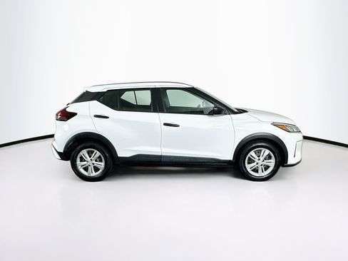 Used 2021 Nissan Kicks S FWD image 10