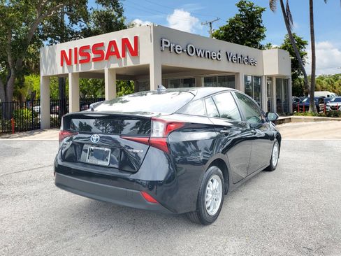 Used 2020 Toyota Prius LE image 4