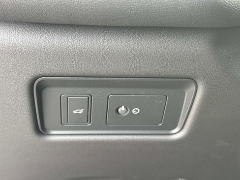 Used 2025 Jaguar F-PACE R-Dynamic S image 21