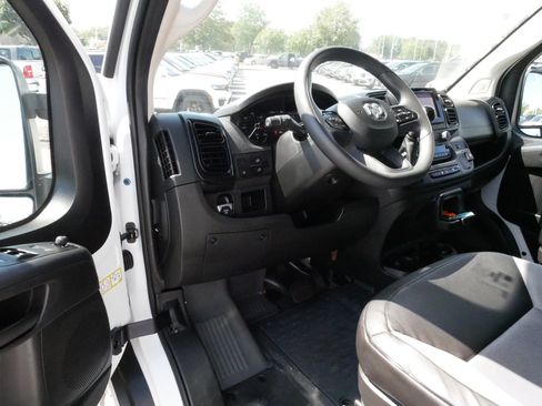 Used 2025 RAM ProMaster 2500 w/ Convenience Group FWD image 9