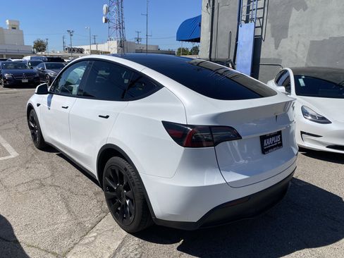 Used 2023 Tesla Model Y Long Range image 11