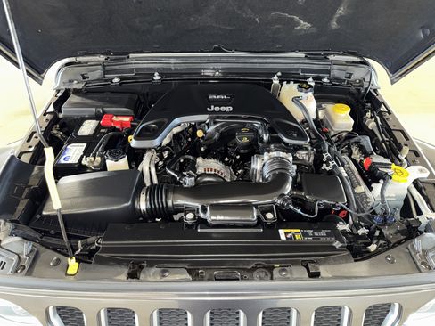 Used 2019 Jeep Wrangler Unlimited Sahara image 33