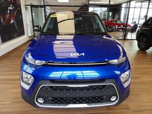 Used 2022 Kia Soul X-Line FWD image 2