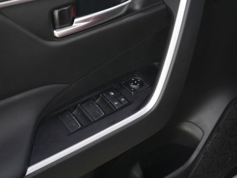 Used 2025 Toyota RAV4 XLE w/ Convenience Package image 21