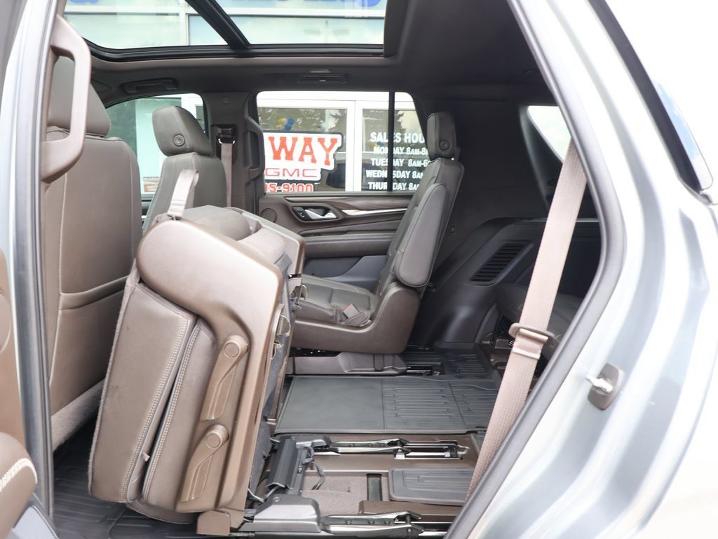 Certified 2022 GMC Yukon Denali w/ Denali Premium Package AWD/4WD image 29