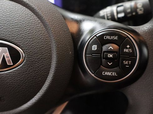 Used 2021 Kia Soul LX image 11