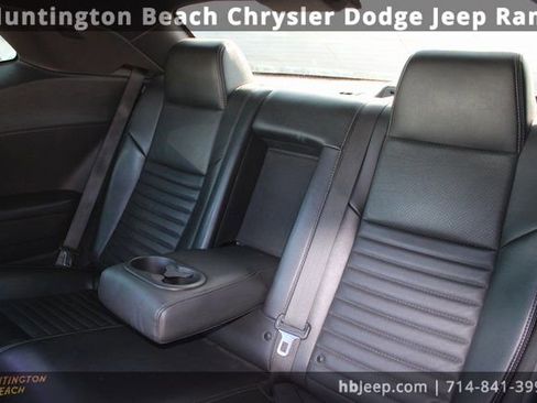 Used 2013 Dodge Challenger R/T image 32